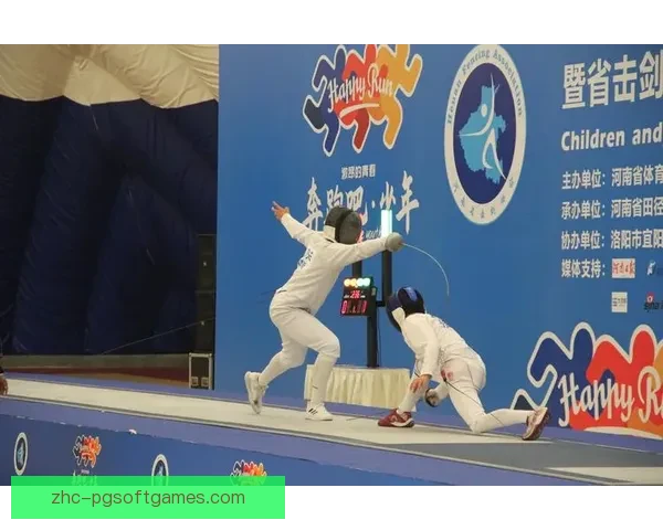 击剑联赛：优胜者的飒爽英姿和精湛技艺闪耀赛场